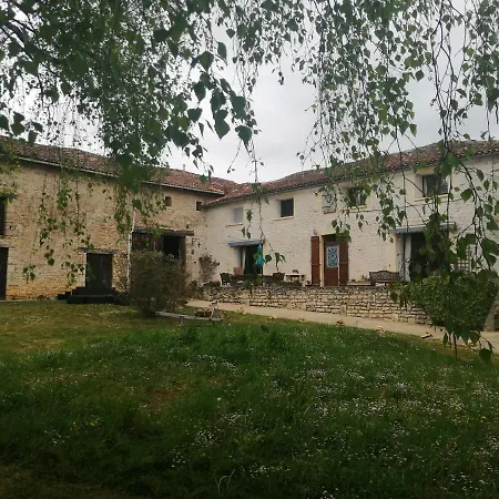Les Granges De La Leigne, Ruffec Nocleg ze śniadaniem