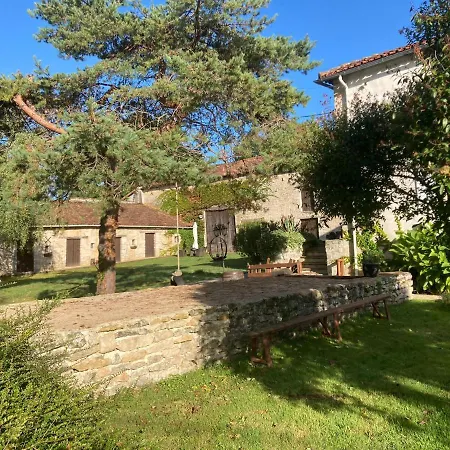 Les Granges De La Leigne, Ruffec Bed & Breakfast Condac