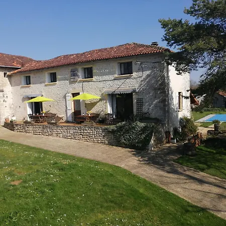 Les Granges De La Leigne, Ruffec 4*