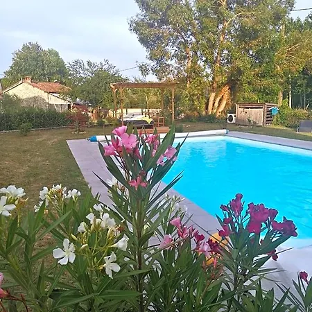 Les Granges De La Leigne, Ruffec Nocleg ze śniadaniem
