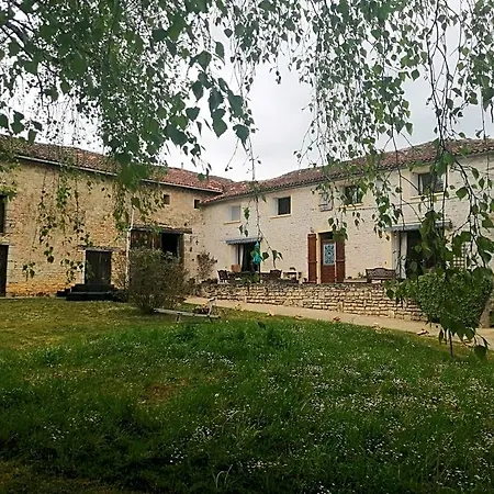 Les Granges De La Leigne, Ruffec Nocleg ze śniadaniem