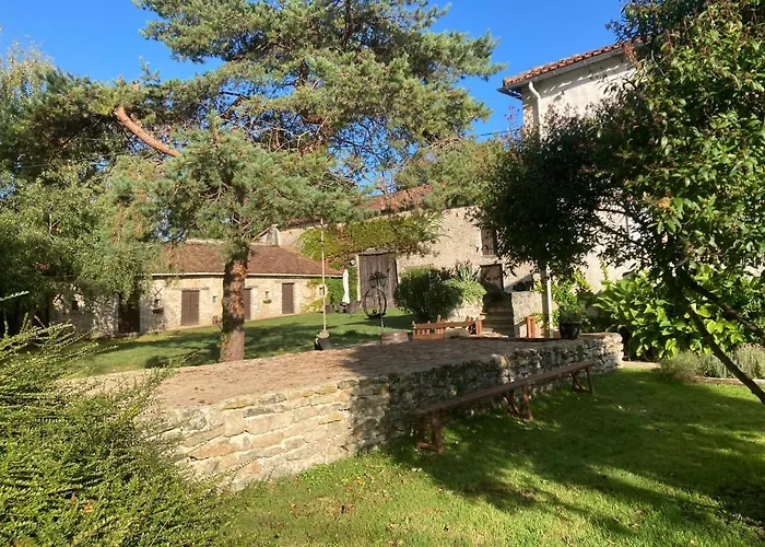 Les Granges De La Leigne, Ruffec Bed and breakfast Condac